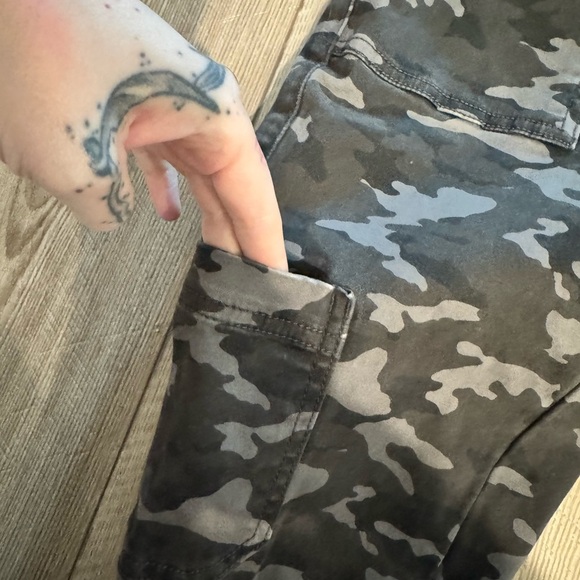 Banana Republic Camouflage Skinny Pants - Picture 2 of 7